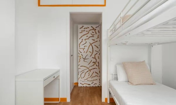Cuatro Caminos Apartment | Modern oasis in the heart of the Bernabéu.
