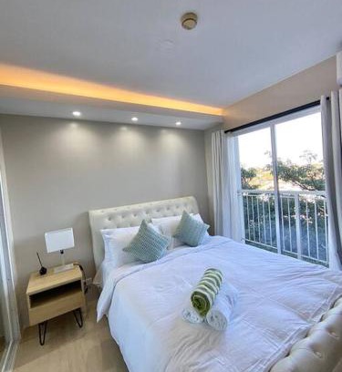 Moonwalk Apartment | Modern Oasis: Pool + Netflix