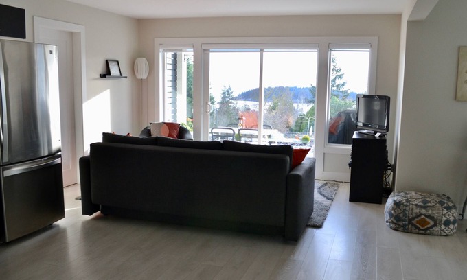 West Sechelt House | Modern, Ocean View, 2-bedroom Suite - Steps from the Beach in Sechelt, BC