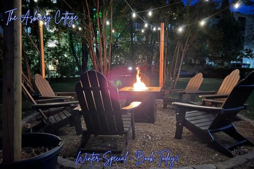 Pigeon Forge House | Modern Pigeon Forge Gem 2 Mins to Pkwy & Strip near Dollywood, Smokies & Gatlinburg, Hot Tub, Fire Pit, Cable, Hi-Speed Wi-Fi