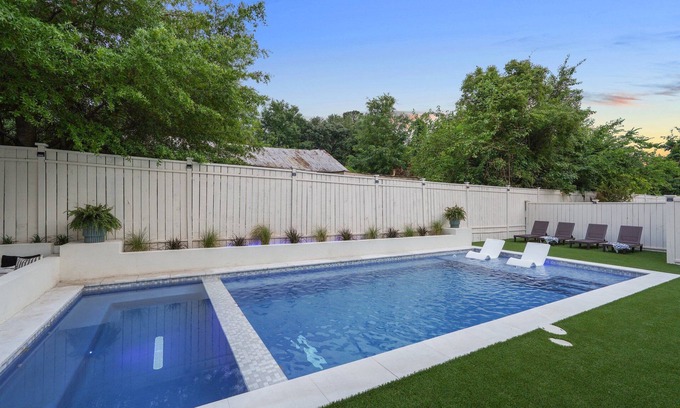 Thunderbolt House | Modern Poolside Retreat: Ultimate blend of comfort, luxury, and location