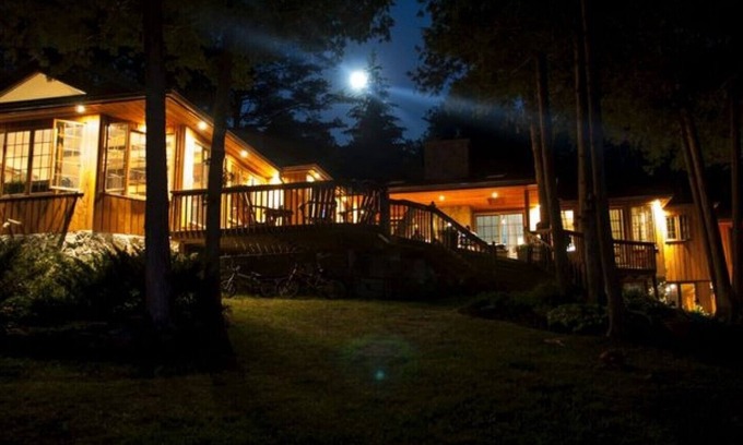 Selwyn Cottage | Modern & Private Cottage Sleeps 16 with 7+ Bedrooms