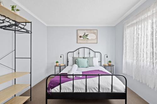 Liverpool House | Modern Private Double Room - Central Spot at Liverpool - Shared Bathroom