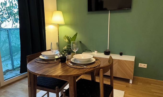Favoriten Condo | Modern & quiet apartment with balcony