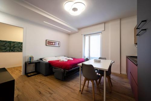 Sud-Ovest Apartment | Modern Red Flat in Verona