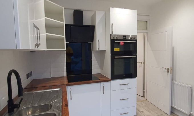 Woolwich Common House | Modern Remodeled Contemporary House