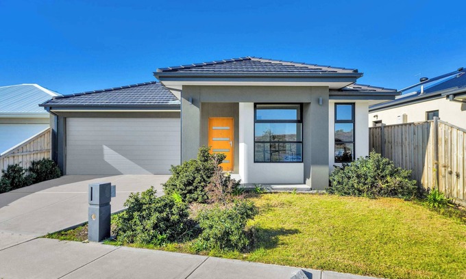 Mount Cottrell House | Modern Retreat 3BR Family Home