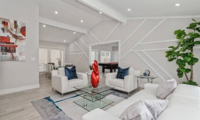 Chastain Park House | Modern Retreat in Buckhead next to Golf and Parkn