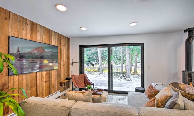 Gallatin Gateway House | Modern Riverfront Home: 6 Mi to Big Sky Town!