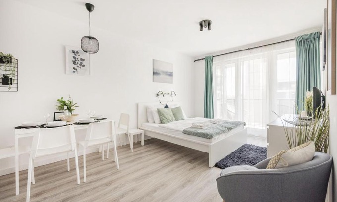 Obuda Apartment | Modern Riverfront Apartment with Free Parking