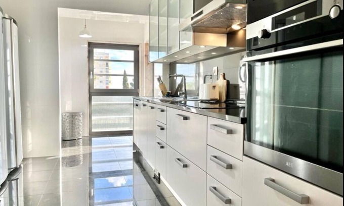 Olivais Apartment | Modern Riverside Apartment Near Lisbon’s Top Attractions – Perfect for Groups!
