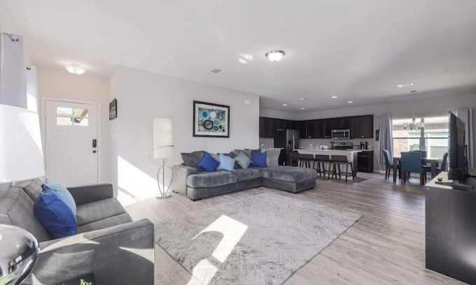 Round Rock House | Modern Round Rock Home close to Kalahari Resort