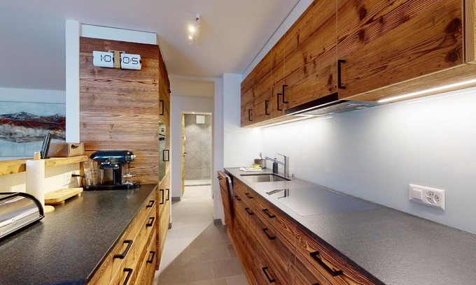 Silvaplana Apartment | Modern rustic-style 3½-room flat on the first floor, lift.
