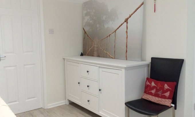 Shaftesbury Apartment | Modern Self-Contained Studio in Shaftesbury