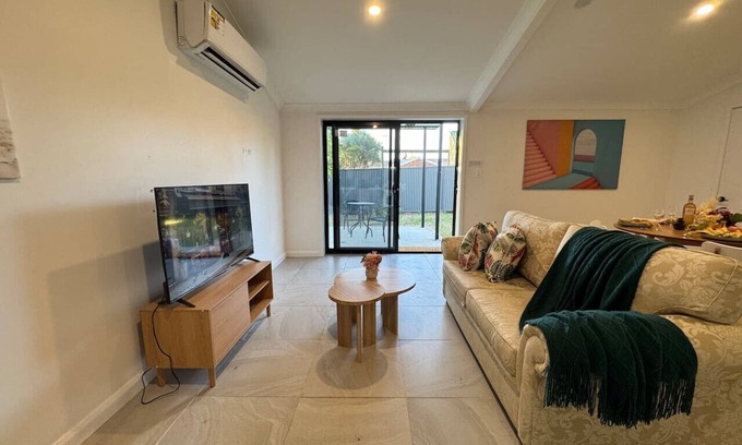 Belmont House | Modern Simplicity Granny Flat @Belmont