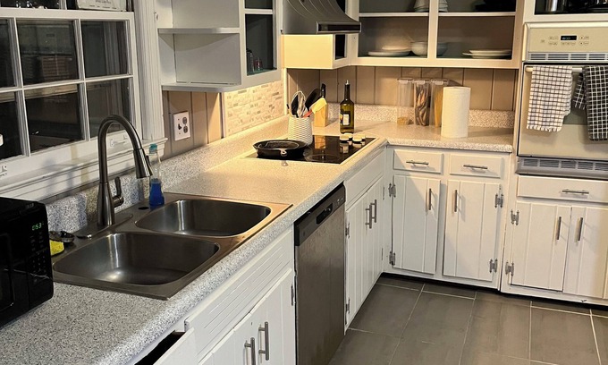 Clarkdale House | Modern South Oasis Close To Everything Atlanta Has To Offer n