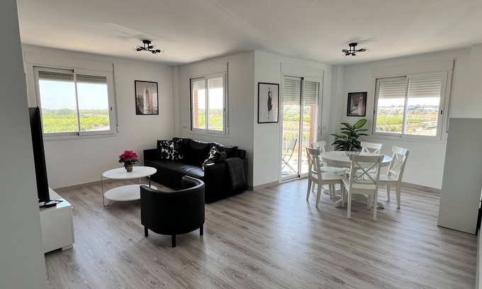 Puzol Apartment | Modern, Spacious 3BD/2BA Apt, 15 Mins to Valencia, WiFi, AC, Parking, Elevator