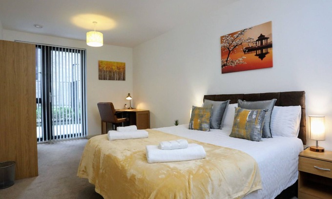 Brent Apartment | Modern & Spacious Ground Floor 2 Bed/2 Bath Apartment