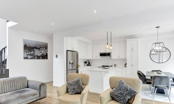 Stoney Creek House | Modern & Spacious Retreat