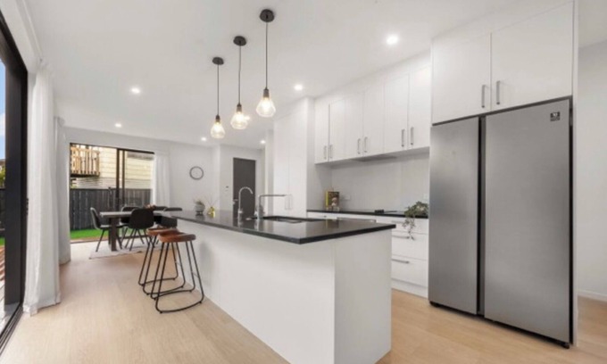 Mount Wellington House | Modern Stay: Near Sylvia Park
