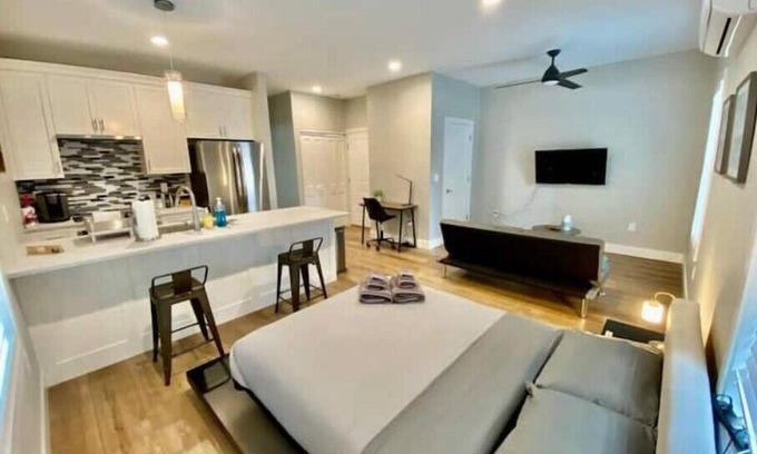 Central West End Apartment | Modern Studio Apartment in Heart of CWEn