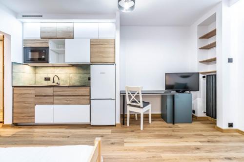 Kolo Apartment | Modern Studio close to the Metro
