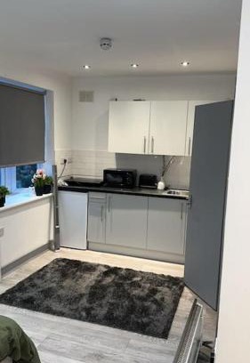 Pettits Apartment | Modern studio flat in Romford