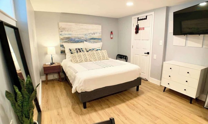 Arlington Apartment | ★Modern Studio-Private Entrance,Washer+Dryer★