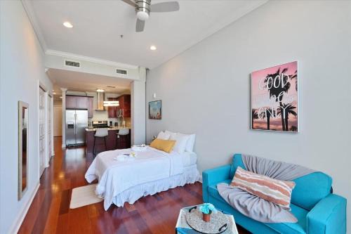 Olde Kensington Apartment | Modern Studio W Rooftop Pool