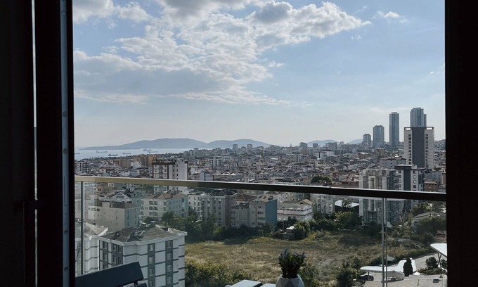 Kartal Apartment | Modern Studio with Balcony