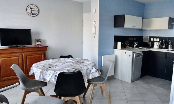 Plouhinec Apartment | Modern studio with WiFi, parking, pets allowed, for 2 pers. in Plouhinec