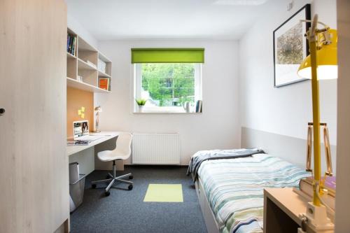 Fabryczna Apartment | Modern Studios in Wrocław with Desk for Remote Work and Access to the Gym by Noclegi Renters