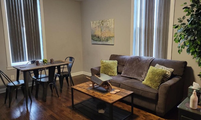 Corryville Apartment | Modern style and comfort near UC
