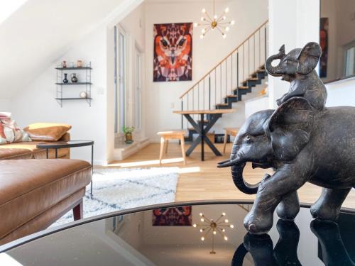 Freising Apartment | Modern & Stylisch - Penthouse-Feeling nahe Flughafen München