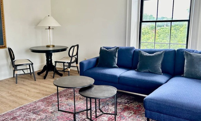 Port Hope Apartment | Modern Suite on the River