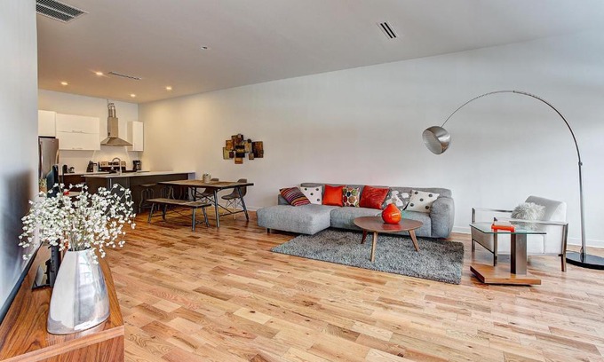 Cote-Des-Neiges—Notre-Dame-De-Grace Apartment | Modern Suites in NDG
