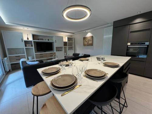 Les Serres - Vivier Apartment | Modern T3 renovated with new pool terrace and box