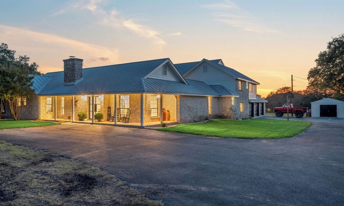 Fair Oaks Ranch House | Modern Texas Farmhouse on 2.5 Gated Acres, Spacious, Private, One-of-a-Kind