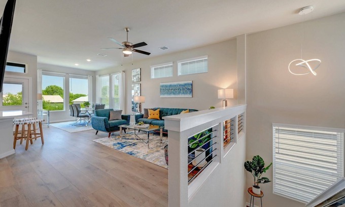 San Antonio House | Modern Texas Home 3BR/2.5BA, Six Flags, UTSA, RIM.