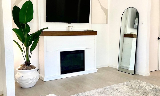 Greater South River City House | Modern townhome 10 minutes from the heart of downtown Austin!
