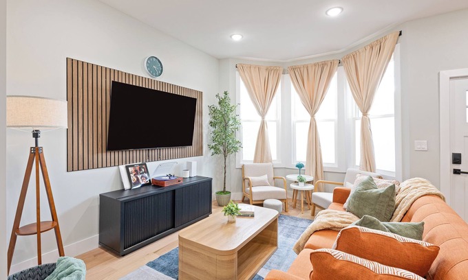 Jersey City House | Modern Urban Retreat 4BR Home, Game Room, Yard, Quick PATH & NYC Bus Access
