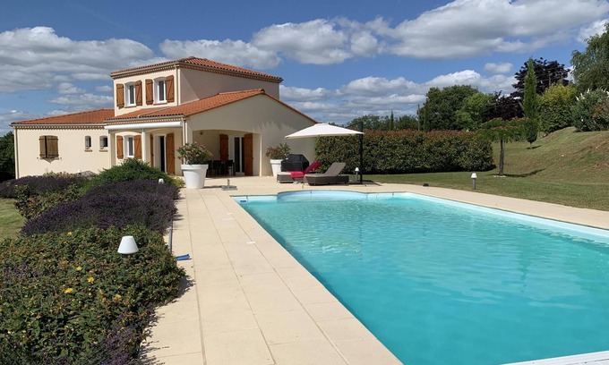 Saint-Pierre-Lafeuille House | Modern villa with private pool and garden