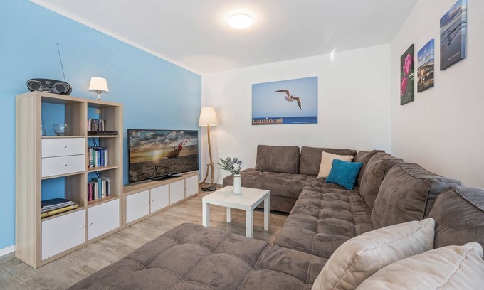 Loddin Apartment | Modern vacation apartment in Loddin with sauna & large garden near the Baltic Sea & lake