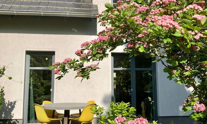 Nordliche Ortsteile House | Modern vacation home/vacation apartment by the castle park and lake, fireplace, bathing area