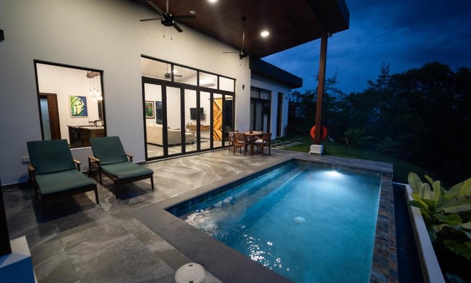 Negroman Villa | Modern Villa Overlooking Macal River Valley