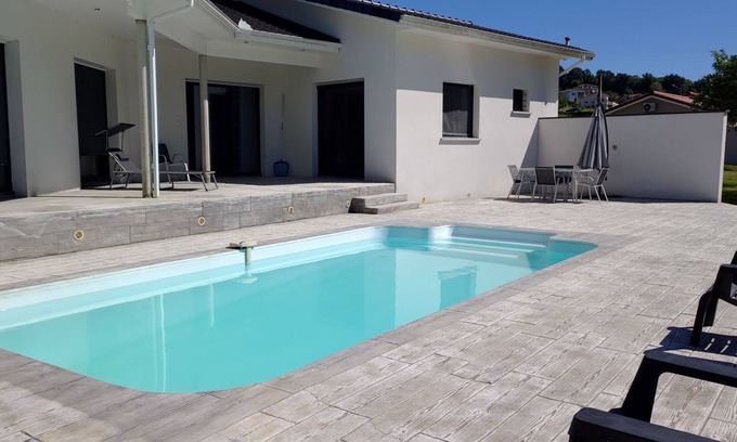 Villeneuve-de-Riviere Villa | Modern villa with swimming pool and small gym