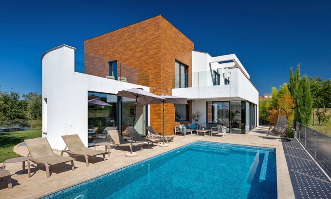 Farini Villa | Modern villa Aria with pool and jacuzzi in Višnjan