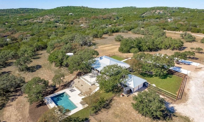 Leander House | Modern Villa w/Views+Pool on 35 acre private ranch