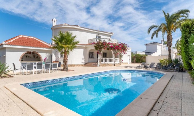Quesada Villa | Modern villa with great location