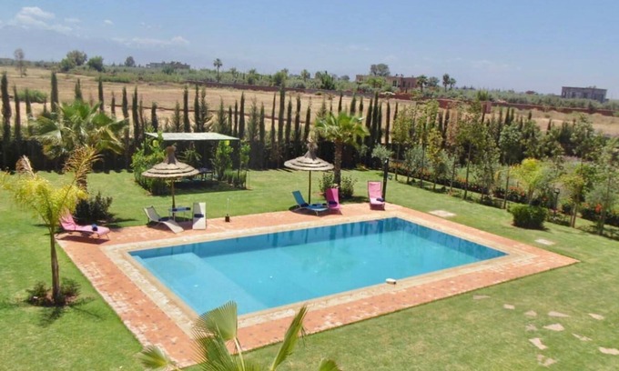 Zaouia Sidi Abdallah Ben Sassi Villa | Modern villa with large garden
